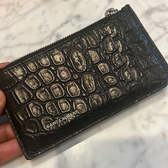 TINY CASSANDRE FRAGMENTS ZIP CARD CASE IN CROCODILE-EMBOSSED LEATHER. EXCELLENT - Picture 2 of 3